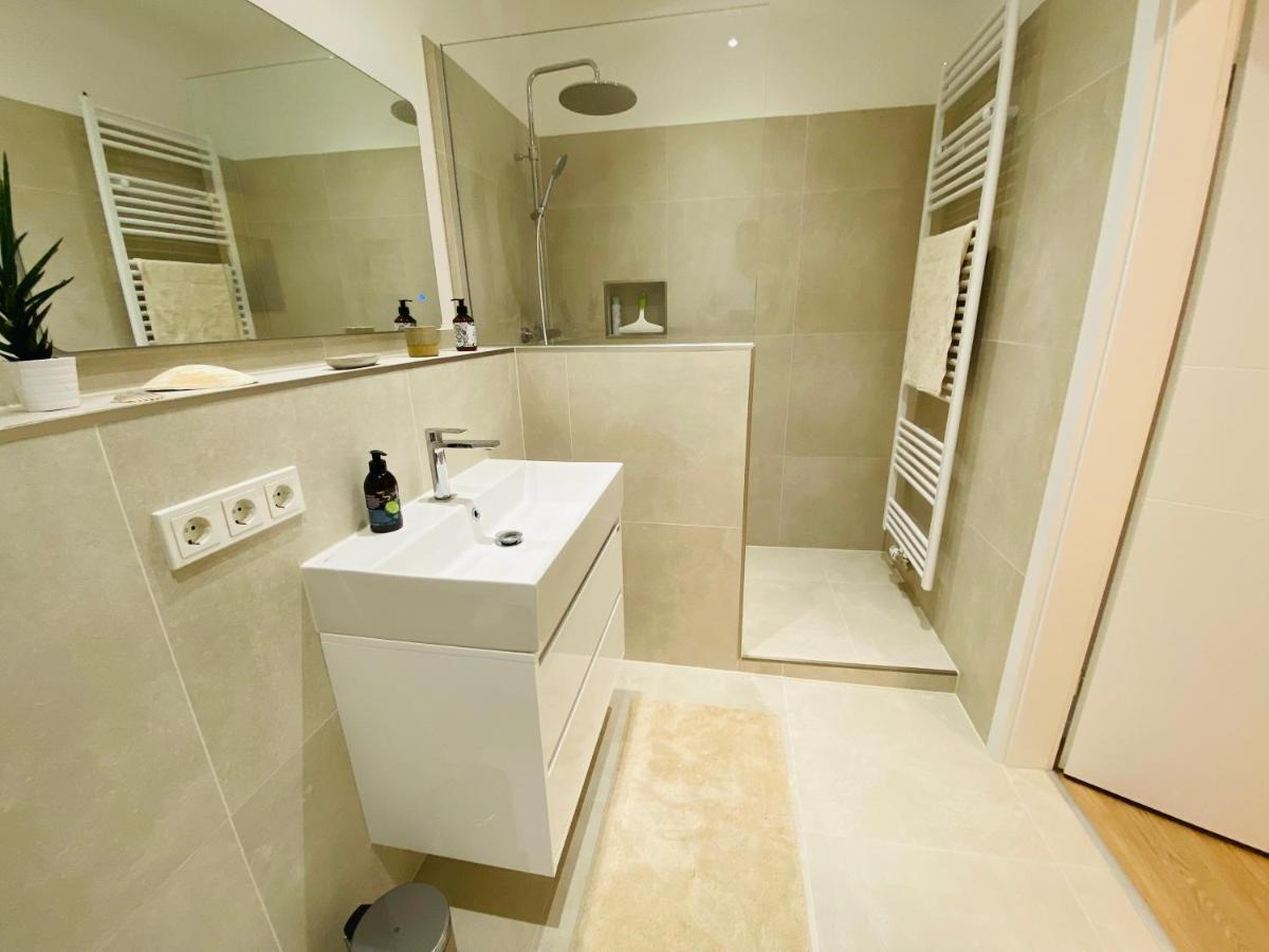 Raum2Go - No1 Modernes Ruhiges 2-Schlafzimmer Apartment City & Park Wiesbaden Ngoại thất bức ảnh